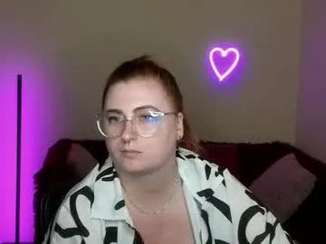 alicia_side_red Image 11