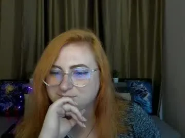 alicia_side_red Image 16