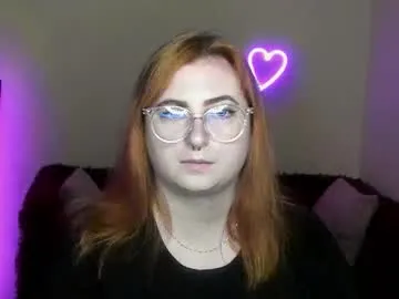 alicia_side_red Image 17