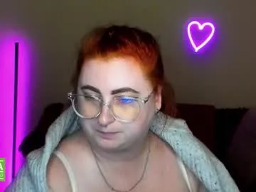 alicia_side_red Image 19