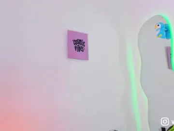 victoria_alien Image 18