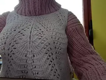 whitesweater Image 4