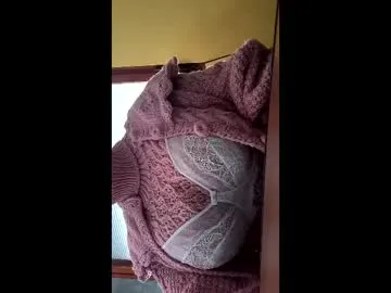 whitesweater Image 7